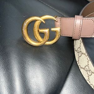 Women brown Gucci belt